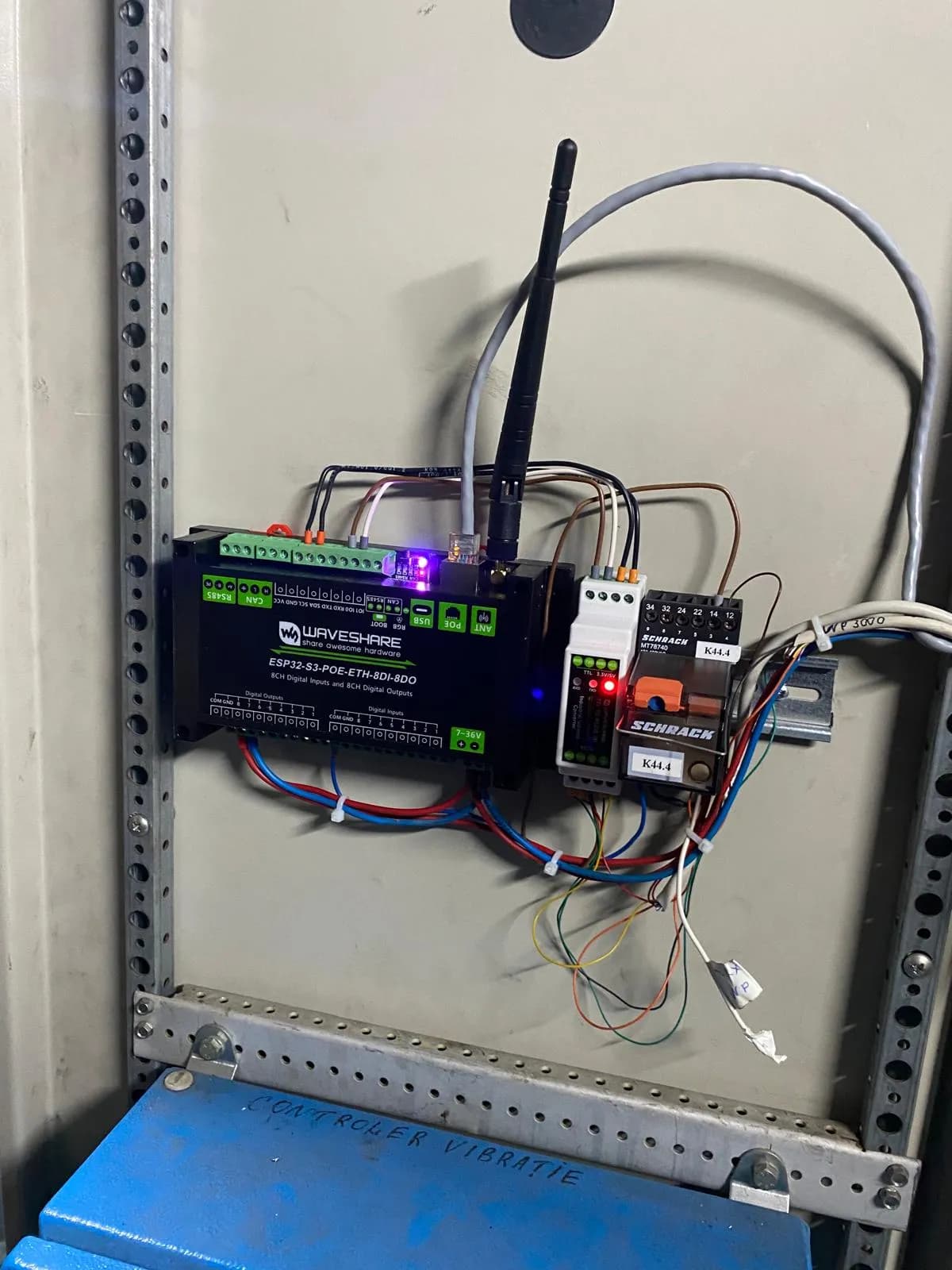 Modul de extensie I/O conectat la un controler de turbină WP3000